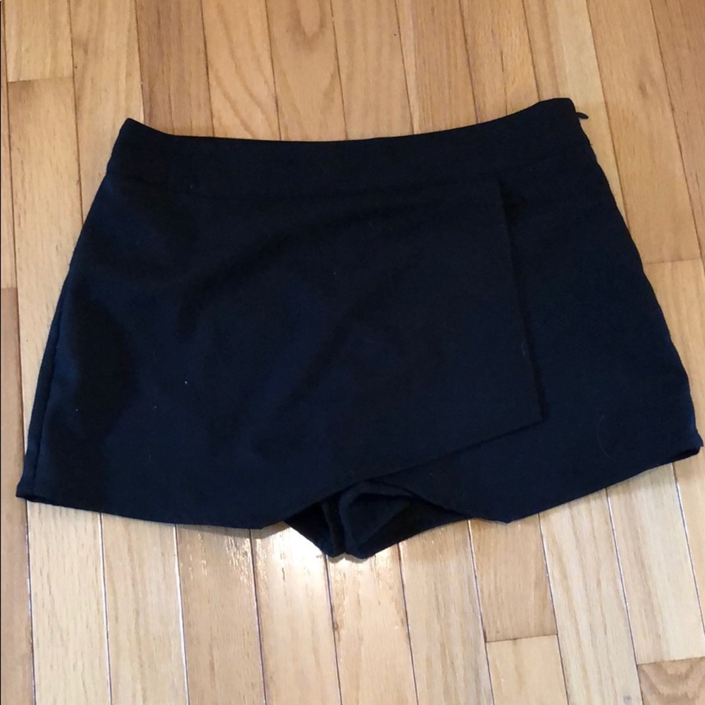 Asymmetrical skort